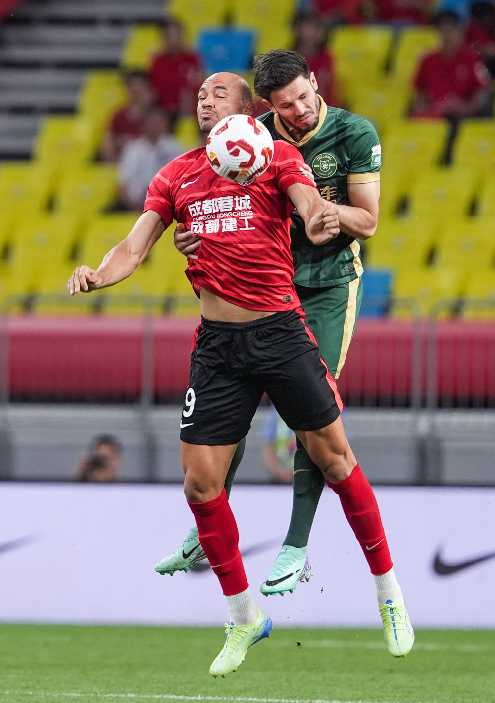 本赛季欧冠迄今五大联赛球队积分：英超74分第一，意甲第二（欧冠本季至今五大联赛积分榜：英超以74分领跑，意甲次席）