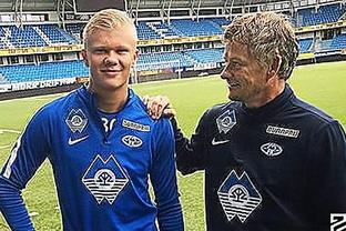 枪手vs蜜蜂首发出炉：马丁内利、梅里诺、马杜埃凯首发（阿森纳对阵蜜蜂首发名单公布：马丁内利、梅里诺、马杜埃凯先发）