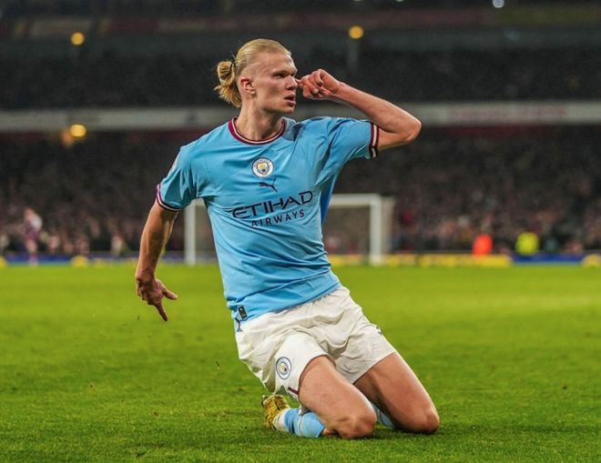 前11轮仅打进12球，斯基拉：罗马想在冬窗买新前锋和右脚边锋（前11场仅12球，斯基拉称罗马计划冬窗引进新中锋与右脚边锋）