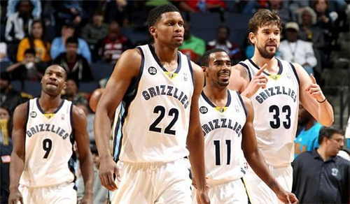 CBA球队战术分析：新疆队防守策略,（CBA战术解读：新疆男篮的防守之道）