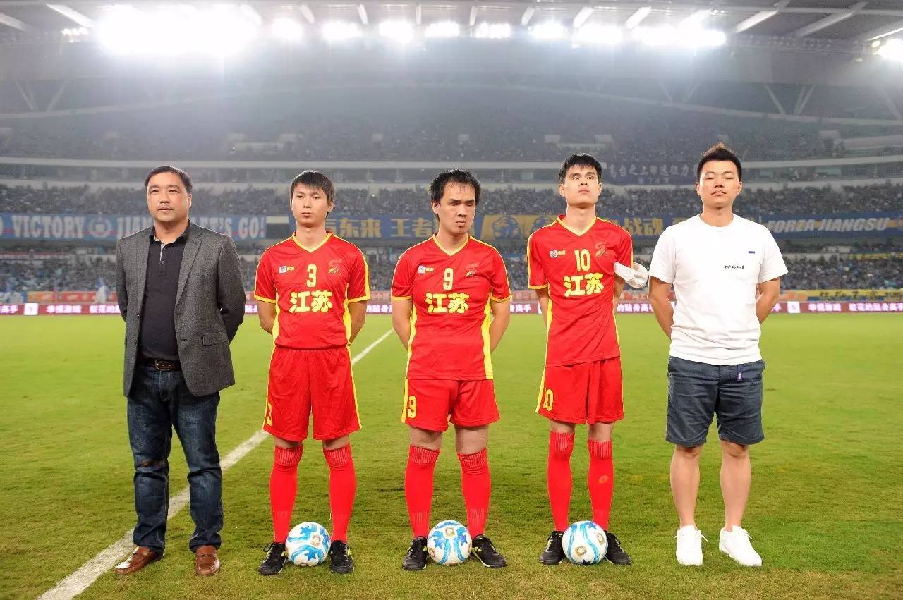 埃默松：我并不怀念在米兰的日子；那儿的人聊我比聊C罗还多（埃默松直言不恋米兰：在那里谈论我的人比谈C罗的还多）