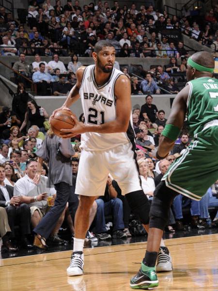 马绩效：年轻球员应以C罗为榜样，梅西是天才不需要过多训练（马绩效：年轻球员该以C罗为范，梅西天赋超群无需过度训练）