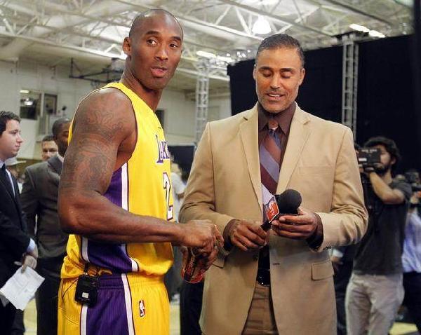 詹姆斯空砍准三双，15篮板大幅刷新个人赛季新高（詹姆斯准三双难救主，15篮板刷新个人赛季纪录）