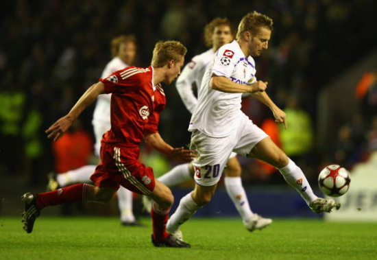 亨利：维尼修斯给了布拉德利喘息的空间，他施加的压力不够大（亨利：维尼修斯让布拉德利有了喘息机会，逼抢力度不足）