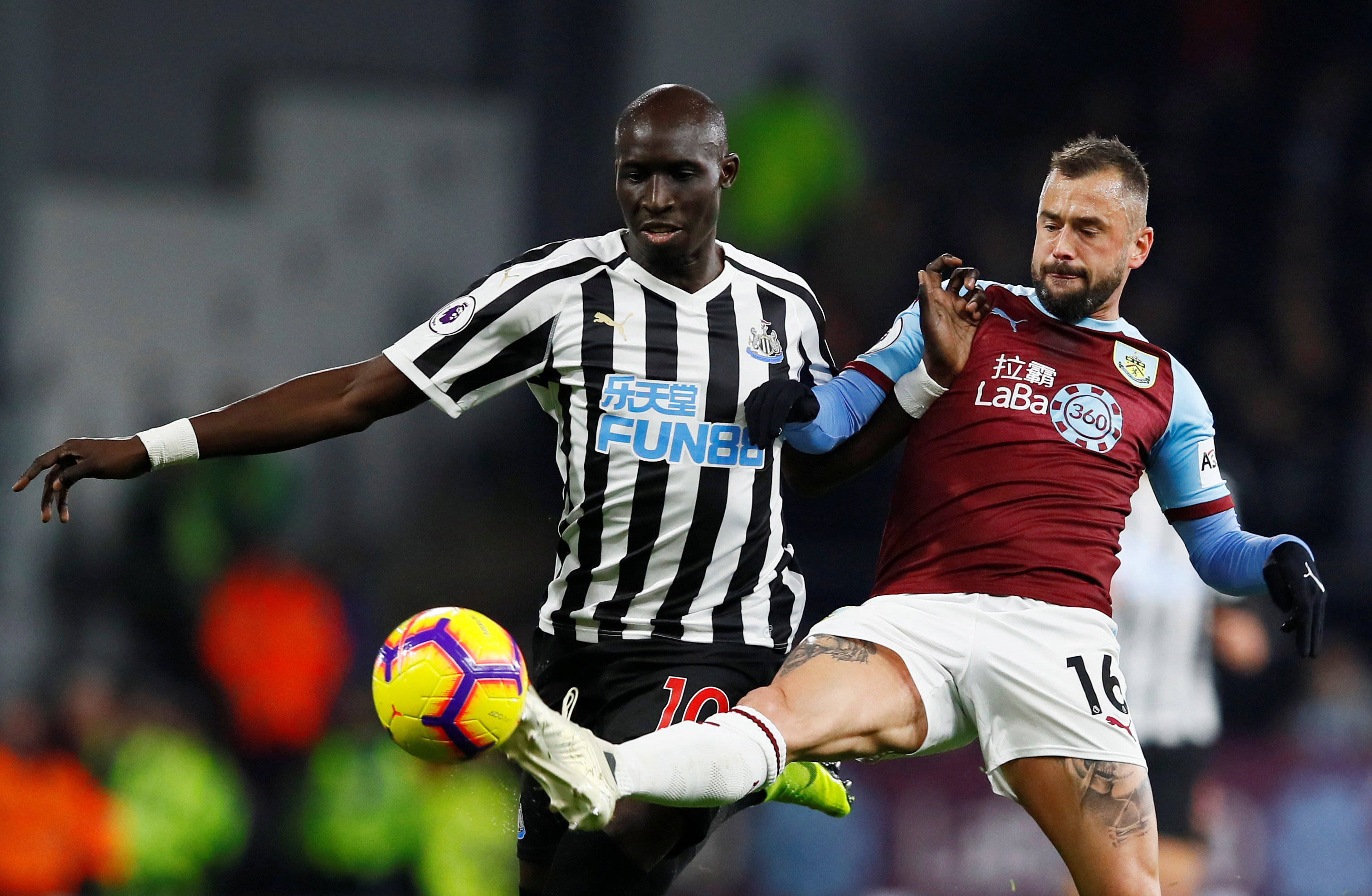 克里斯梅开二度完成逆转！（克里斯双响助队逆转！）