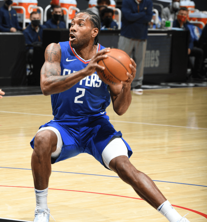 队记：鹈鹕不会草率地接受锡安报价，交易或要等到明年休赛期（随队记者：鹈鹕对锡安报价不急于拍板，交易或将推迟至明年休赛期）