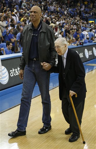 伊格莱西亚斯：皇马很强但我们掌控节奏，最后时刻他们急眼了（伊格莱西亚斯：皇马虽强，节奏在我们手里，最后时刻他们慌了）