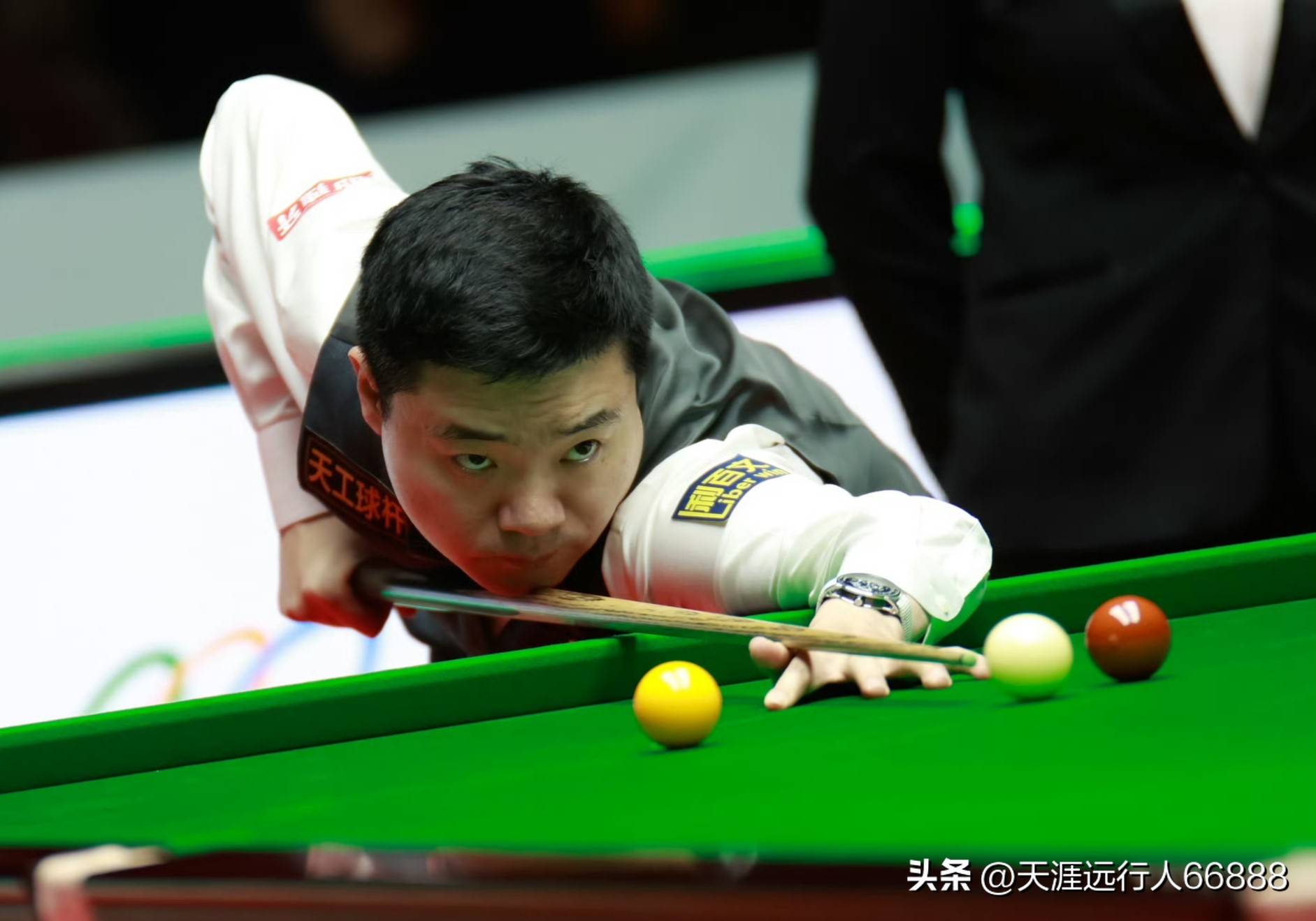 月展开争夺 月展开争夺